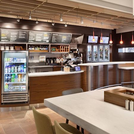 Courtyard By Marriott Boston Dedham/Westwood Hotell Exteriör bild