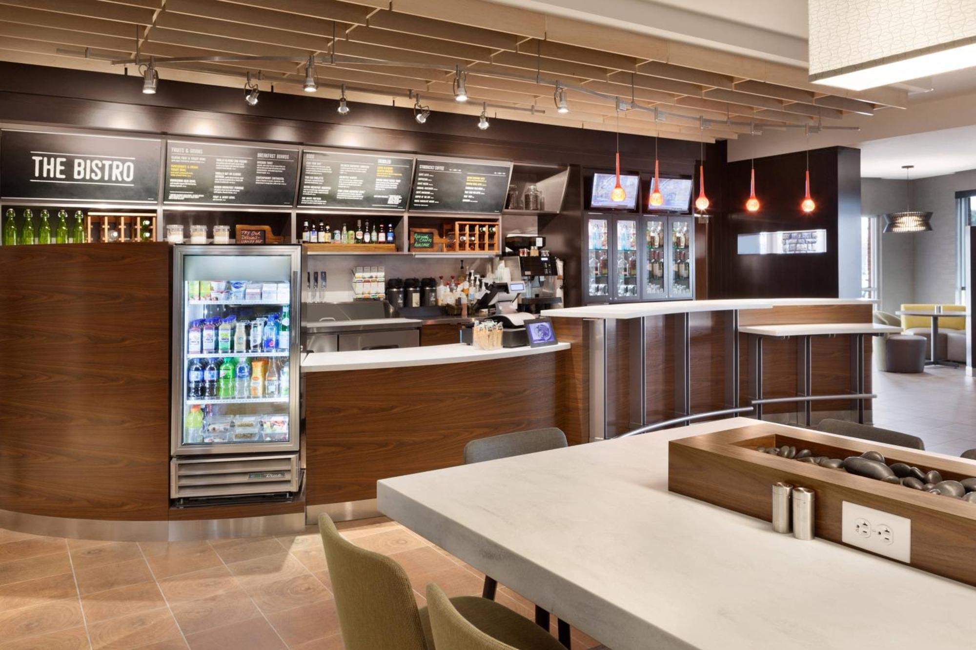 Courtyard By Marriott Boston Dedham/Westwood Hotell Exteriör bild