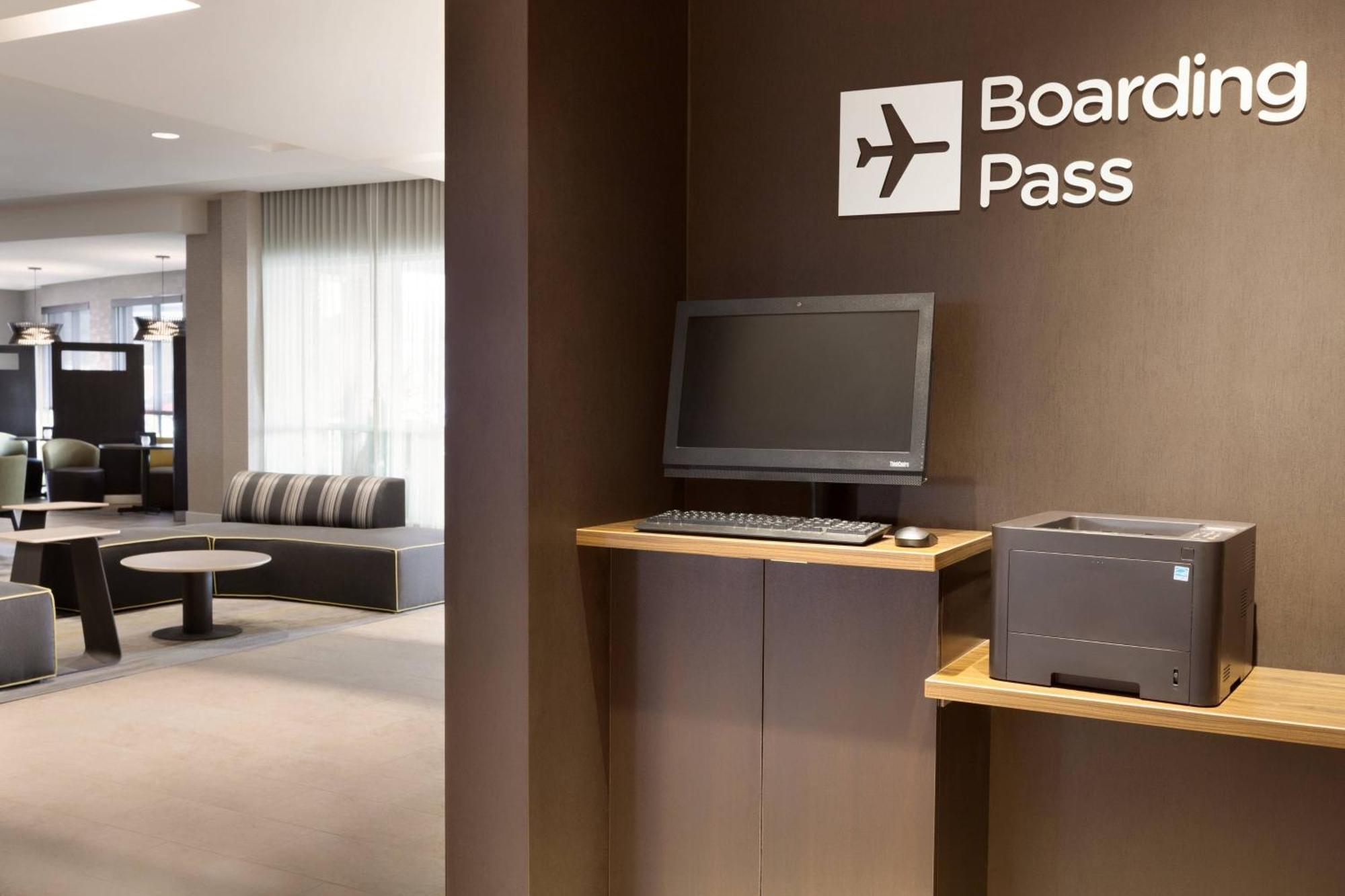 Courtyard By Marriott Boston Dedham/Westwood Hotell Exteriör bild