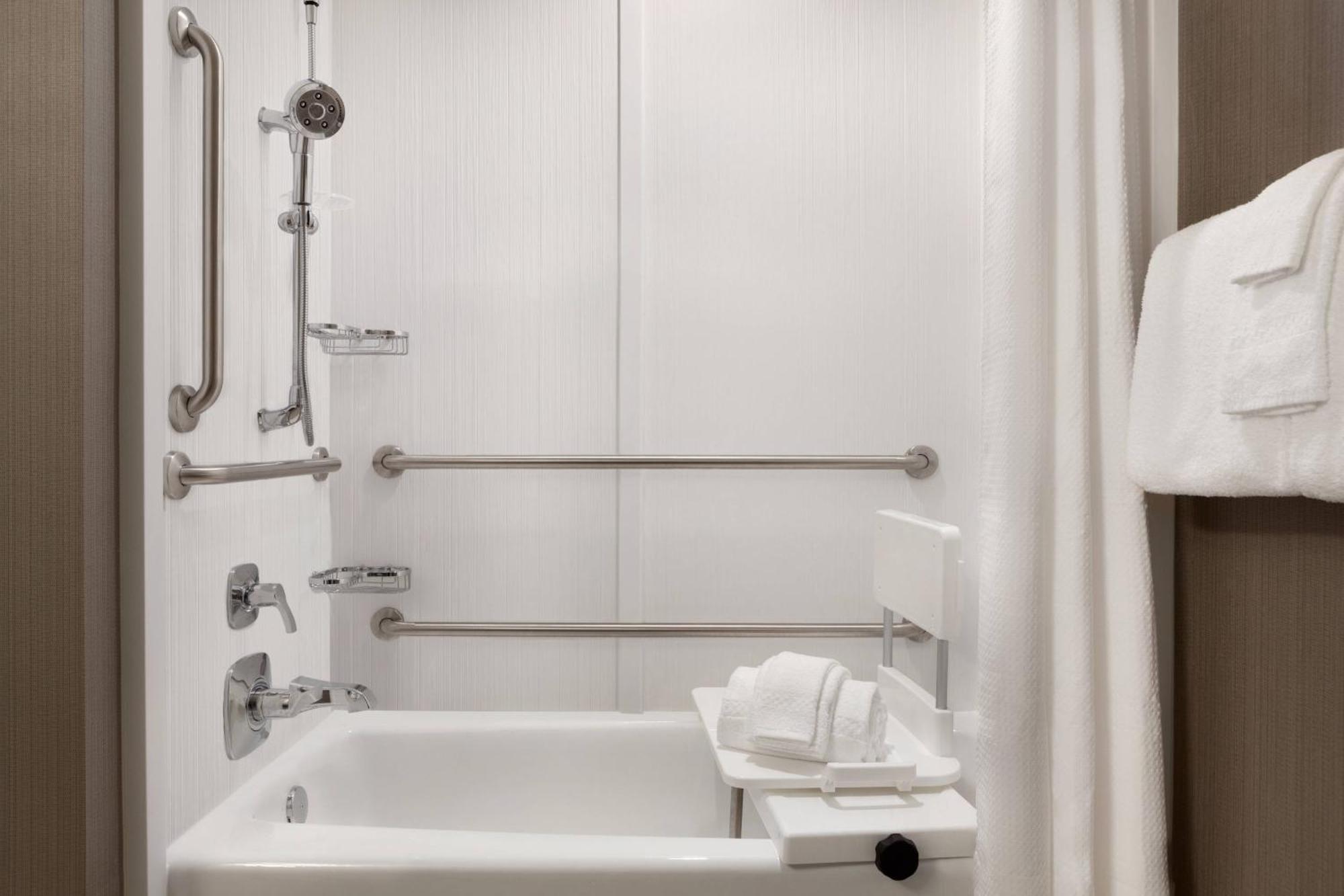 Courtyard By Marriott Boston Dedham/Westwood Hotell Exteriör bild