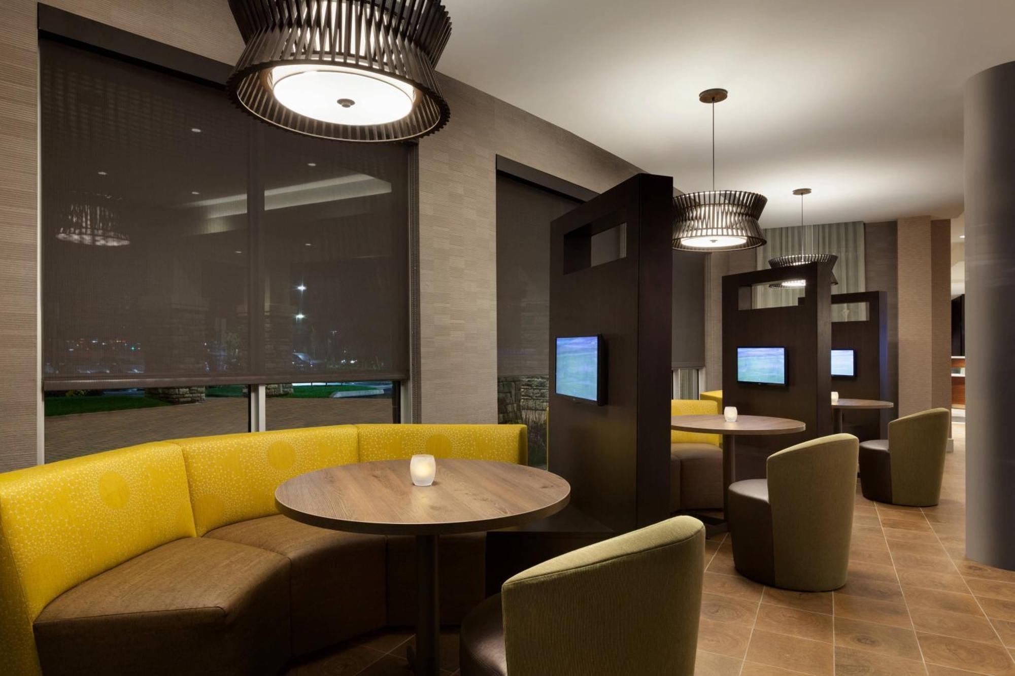 Courtyard By Marriott Boston Dedham/Westwood Hotell Exteriör bild