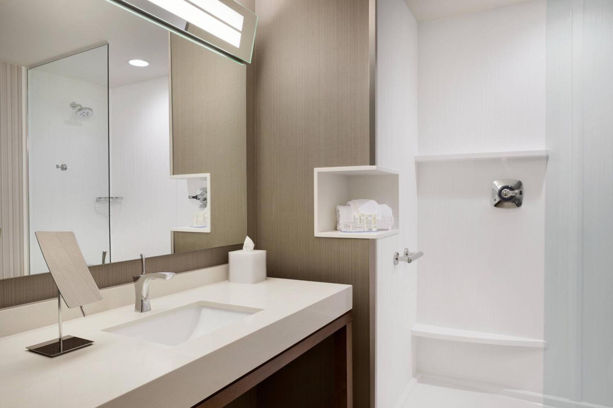 Courtyard By Marriott Boston Dedham/Westwood Hotell Exteriör bild
