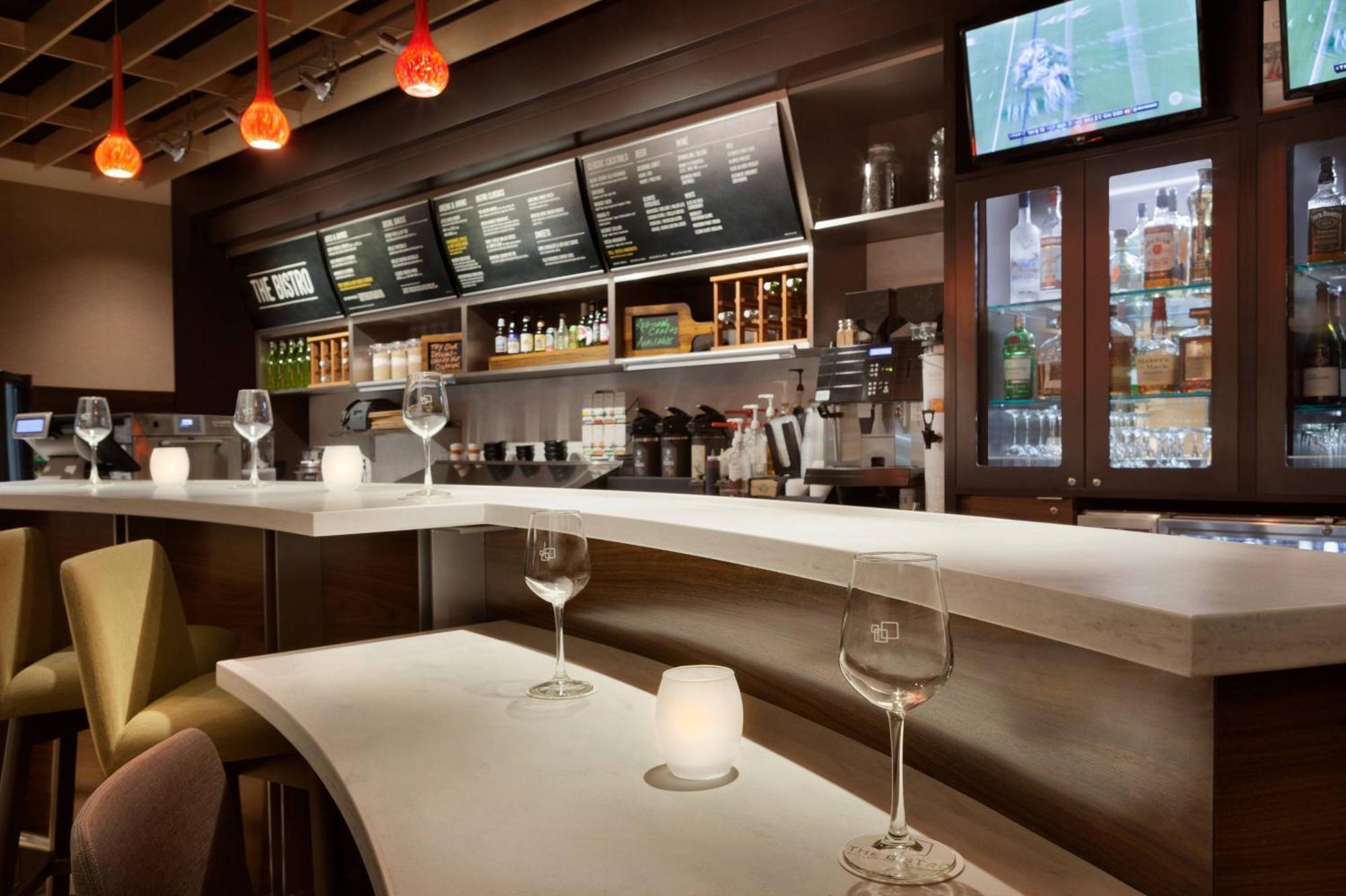 Courtyard By Marriott Boston Dedham/Westwood Hotell Exteriör bild