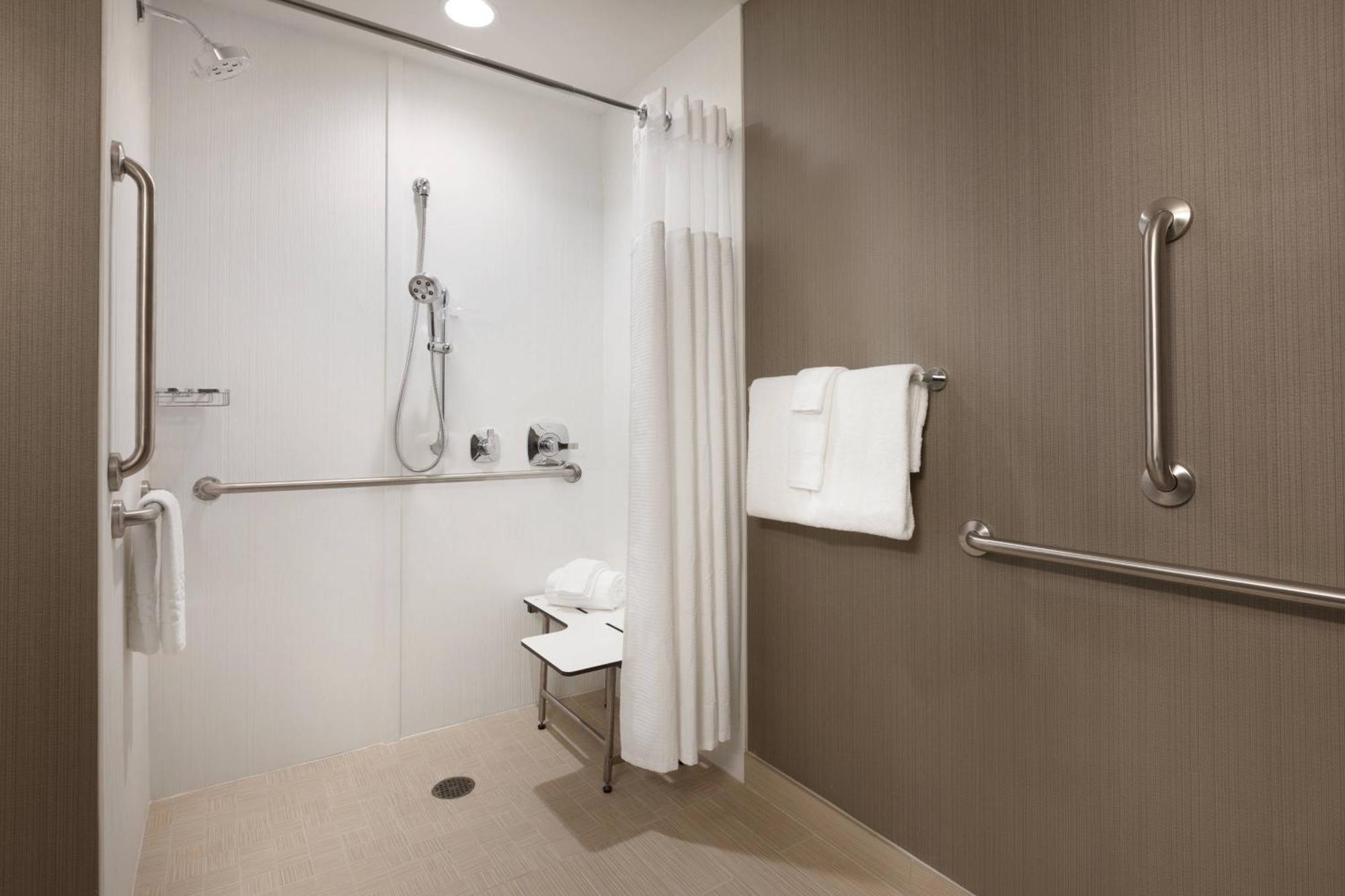 Courtyard By Marriott Boston Dedham/Westwood Hotell Exteriör bild